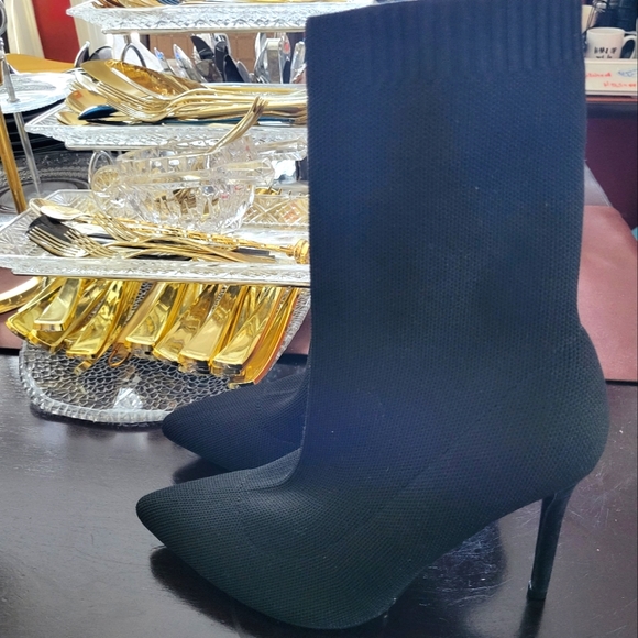 cuccoo Shoes - ❤️Stretchy comfy Ankle boots-Accepting offers!